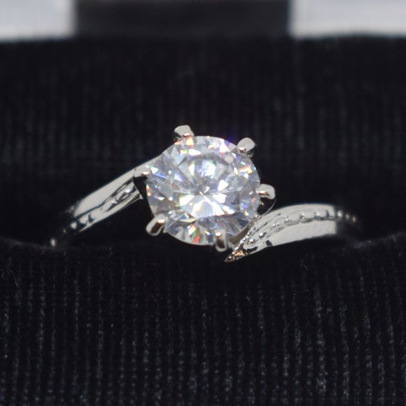 Unlisted Jewelry - R.S.Covenant Ring with Synthetic Stone Size 8